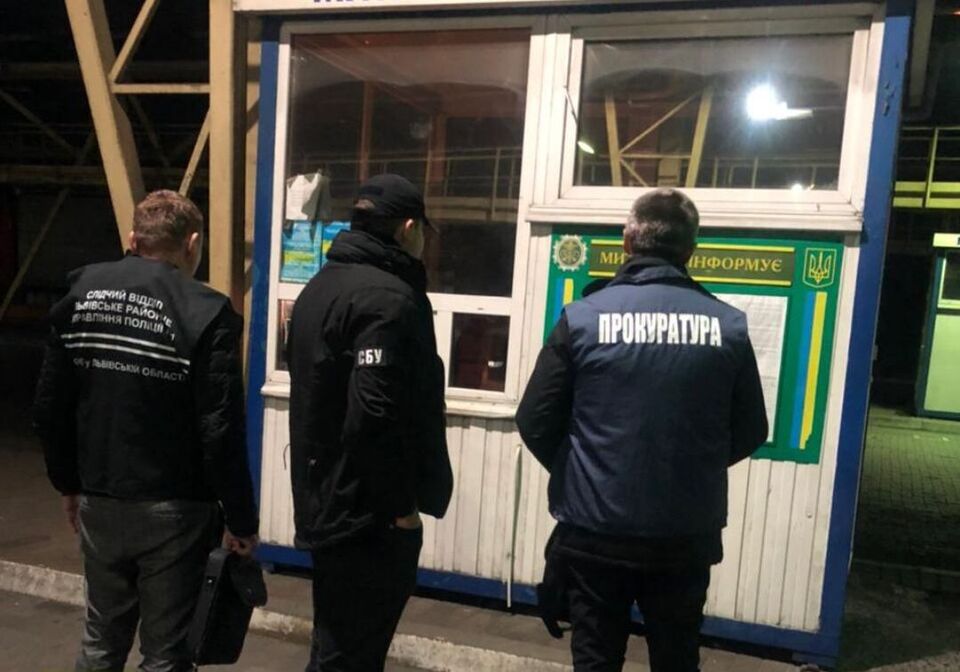 На Львівщині СБУ затримала інспектора митного поста : покривав контрабандистів