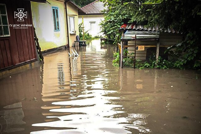На Львівщині вирувала потужна негода: показали наслідки дощів