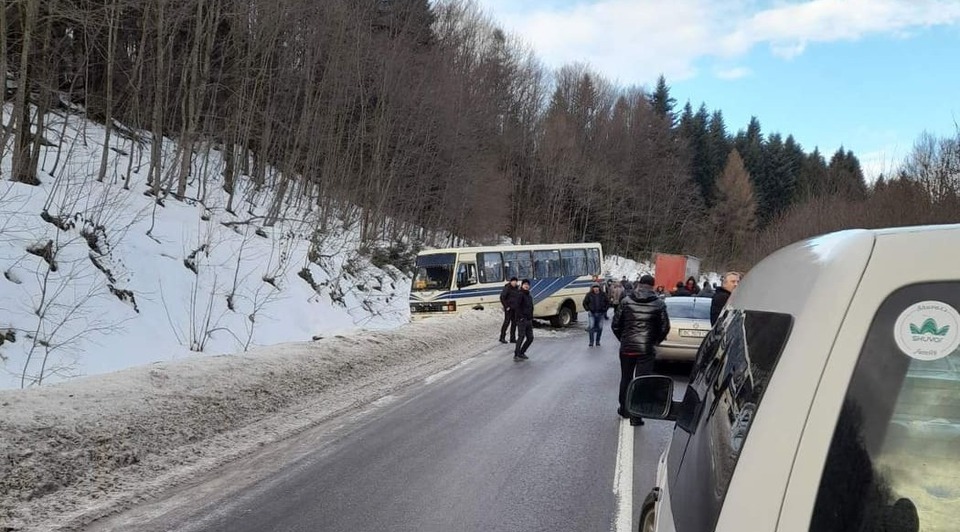 На Львівщині маршрутка з пасажирами потрапила в аварію.