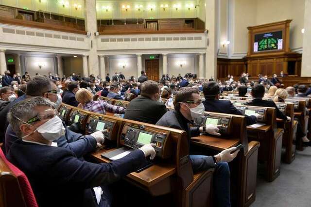 ВРУ проголосувала за запровадження надзвичайного стану в Україні.