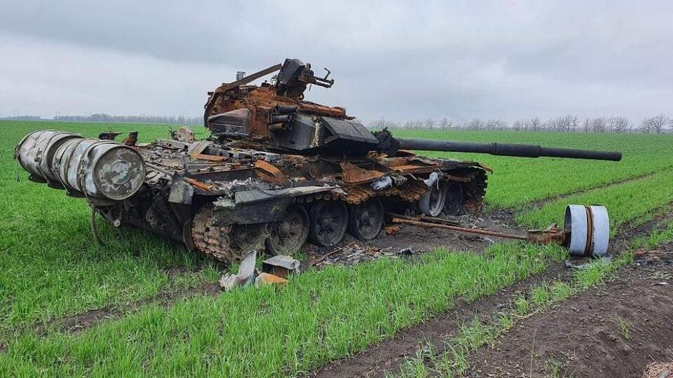 Захисники України знищили ворожий танк разом із екіпажем